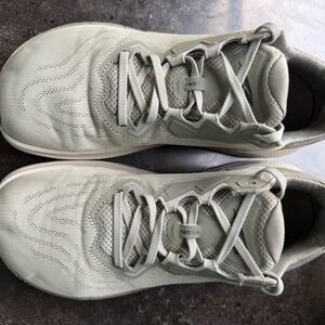 Altra Men's Athletic Shoes in Light Gray